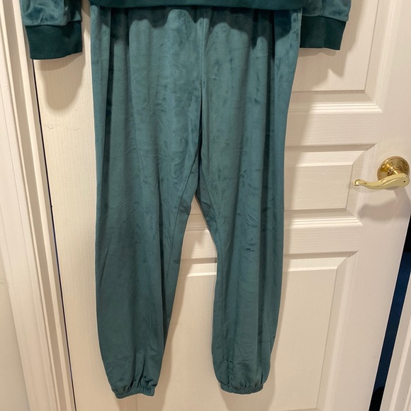 Victoria’s Secret Pink L & M Green Velour Sweatsuit - Picture 13 of 15